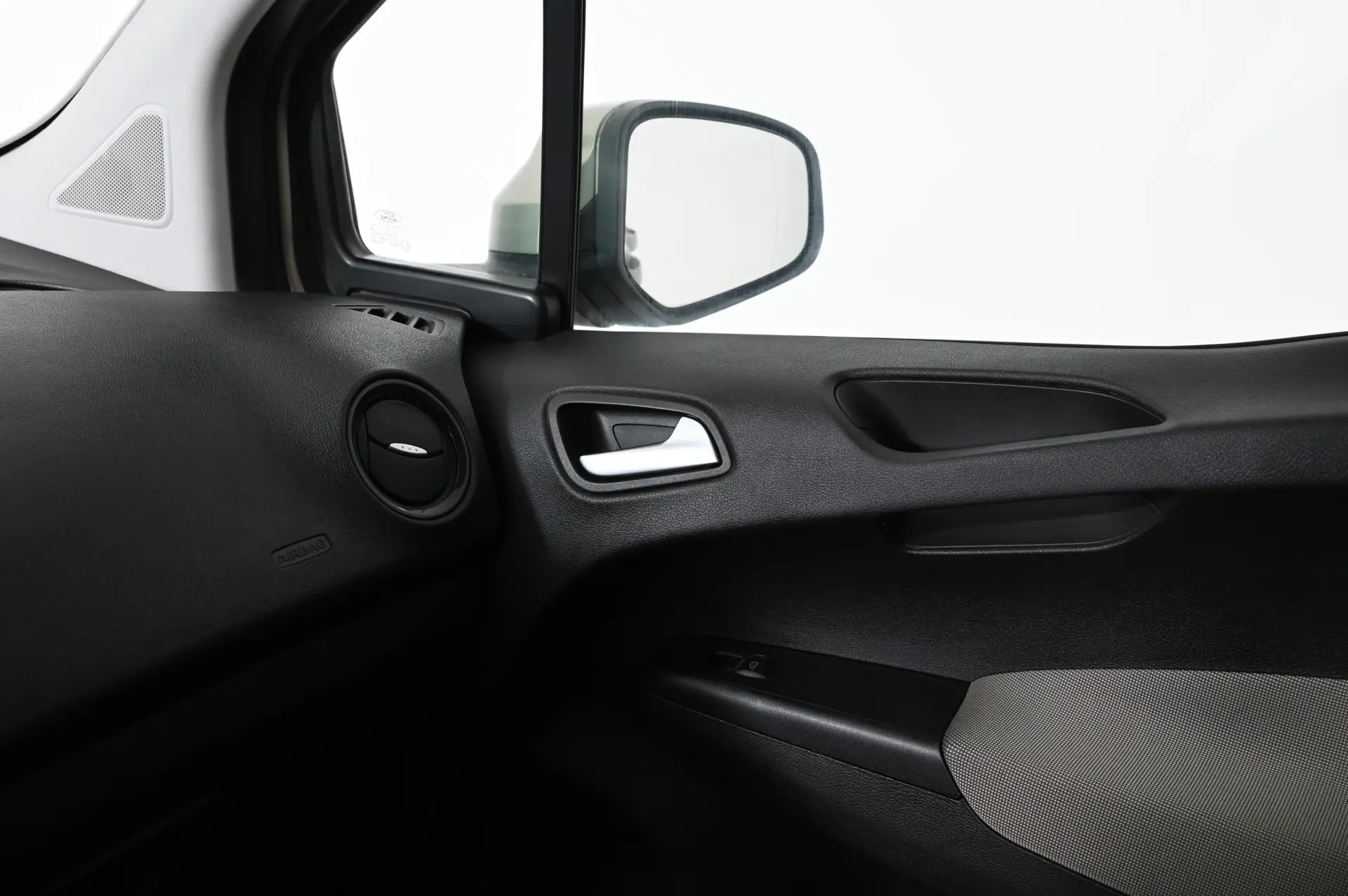 Ford Tourneo Courier 1.0 EcoBoost Titanium 25