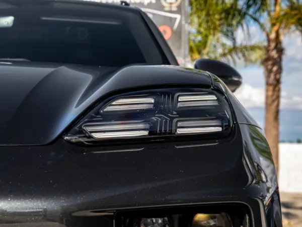 Porsche Macan Electric 4S 18