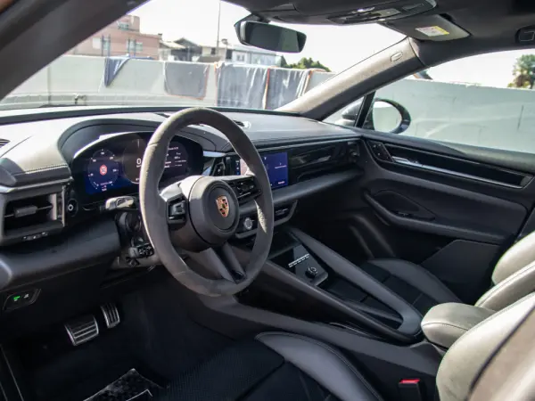 Porsche Macan Electric 4S 20