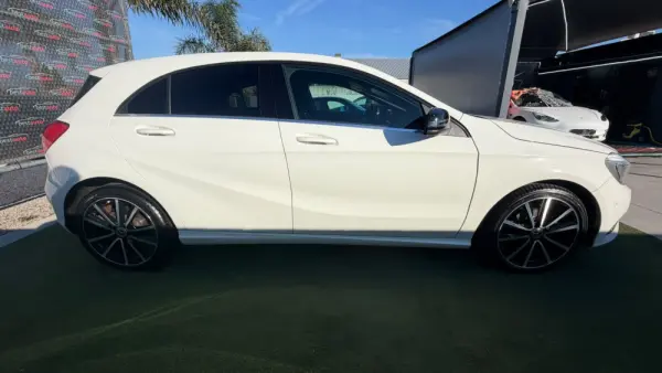 Mercedes-Benz A 180 d Urban 4