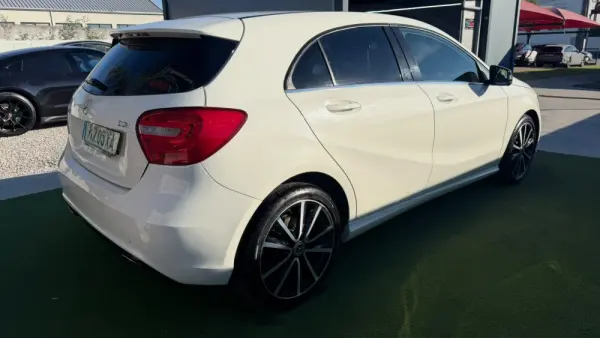 Mercedes-Benz A 180 d Urban 5