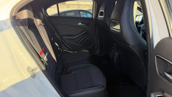 Mercedes-Benz A 180 d Urban 17