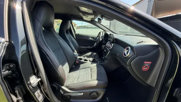 Mercedes-Benz A 200 CDi BlueEfficiency AMG Line 17
