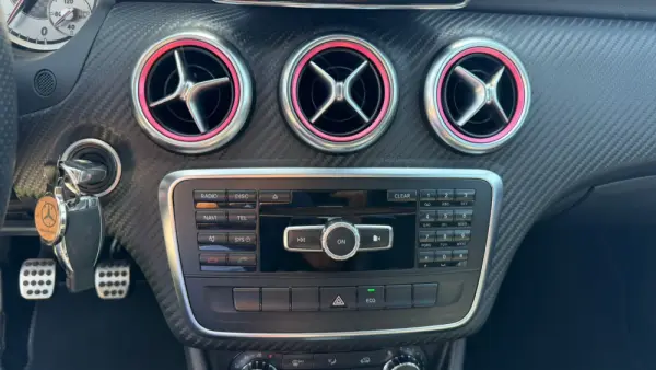 Mercedes-Benz A 200 CDi BlueEfficiency AMG Line 33
