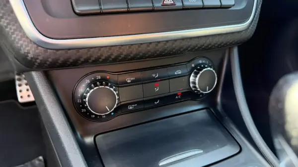 Mercedes-Benz A 200 CDi BlueEfficiency AMG Line 34