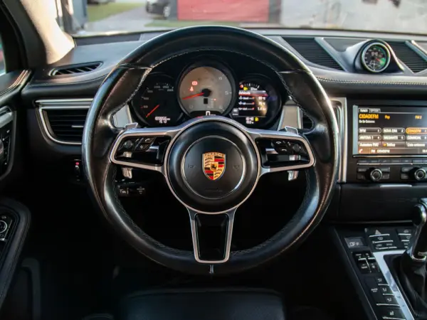 Porsche Macan S 22
