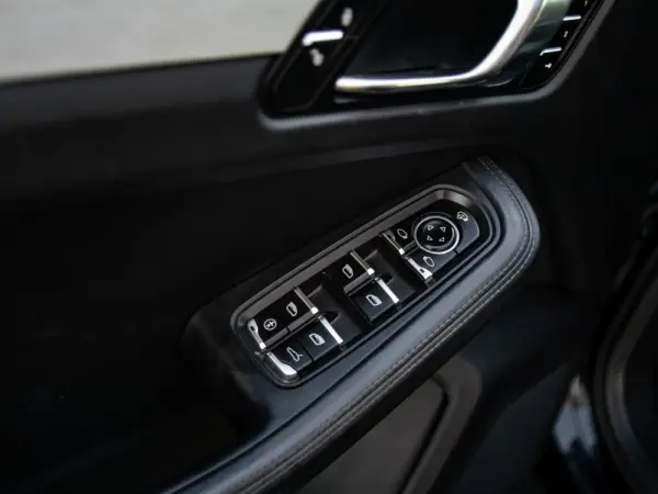 Porsche Macan S 29