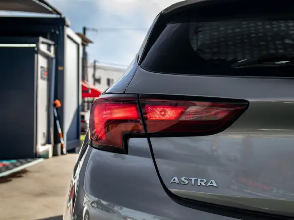 Opel Astra 1.0 Innovation S/S 8