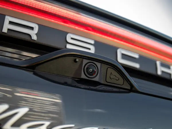 Porsche Macan Electric 4S 8