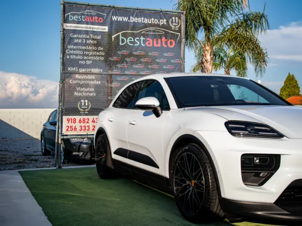 Porsche Macan Electric 5