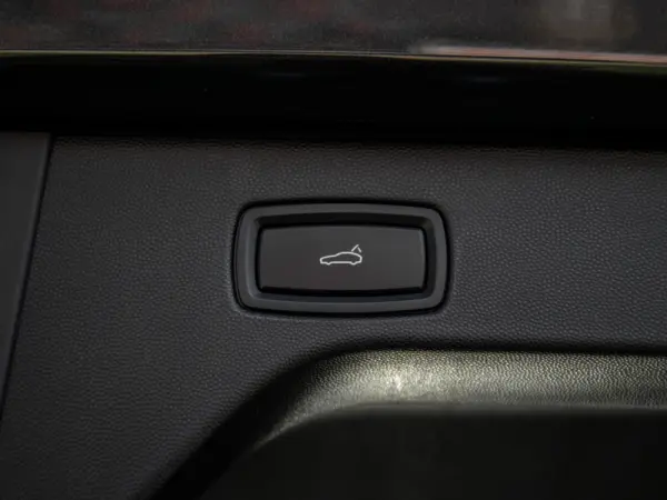 Porsche Macan Electric 4S 11