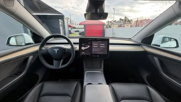 Tesla Model Y Tração Traseira 25