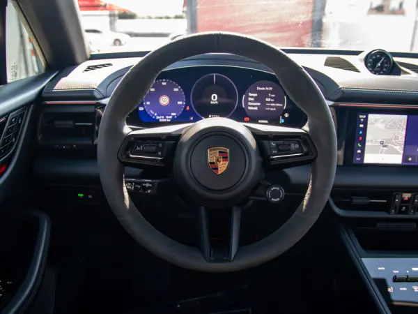 Porsche Macan Electric 4S 25