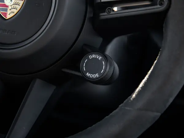 Porsche Macan Electric 4S 26