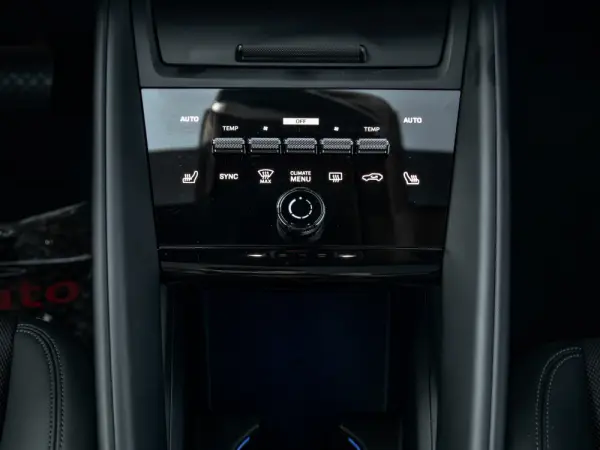 Porsche Macan Electric 28