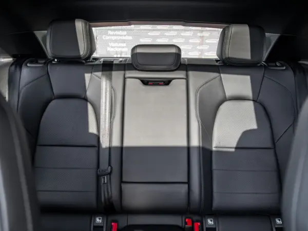 Porsche Macan Electric 4S 22