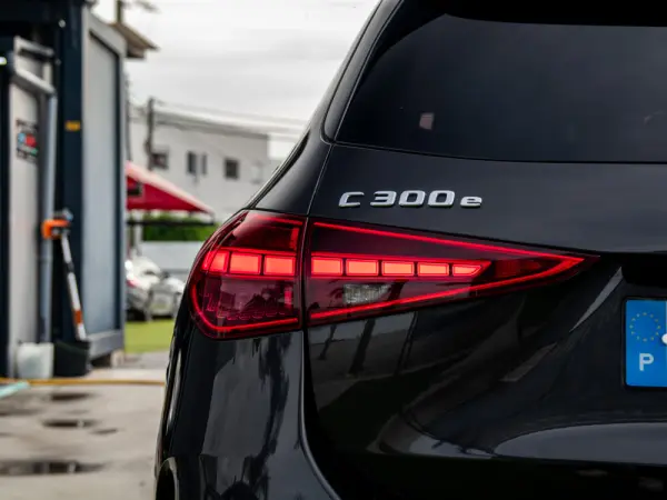 Mercedes-Benz C 300 e T 9G-TRONIC AMG Line 10