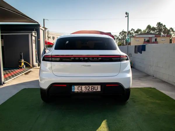 Porsche Macan Electric 7