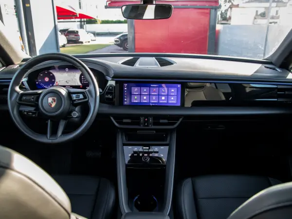 Porsche Macan Electric 24
