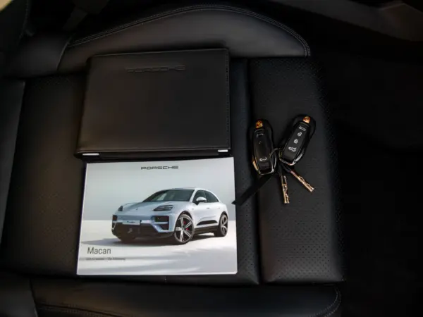 Porsche Macan Electric 4S 51