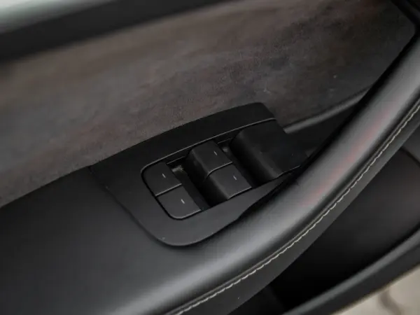 Tesla Model 3 Performance Dual Motor AWD 32