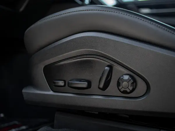 Porsche Macan Electric 4S 49