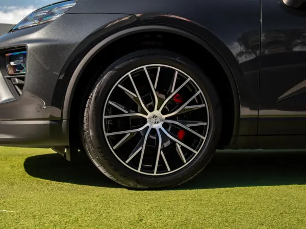 Porsche Macan Electric 4S 15