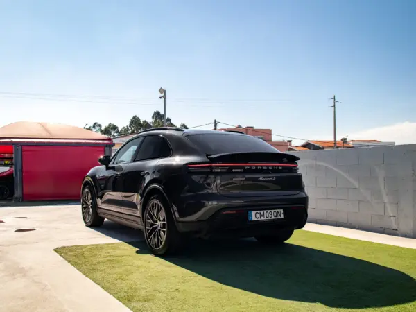 Porsche Macan Electric 4S 12