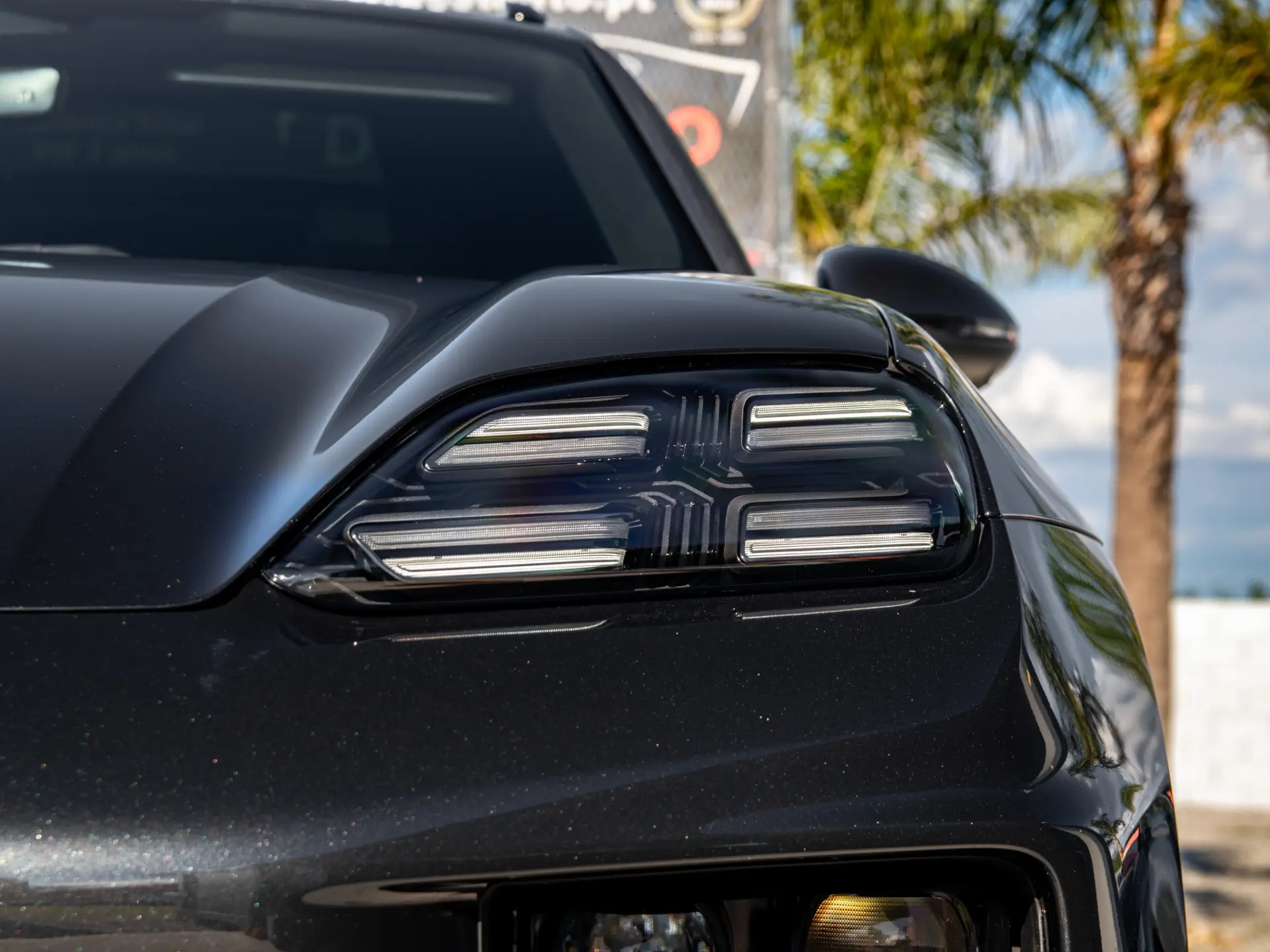 Porsche Macan Electric 4S 18