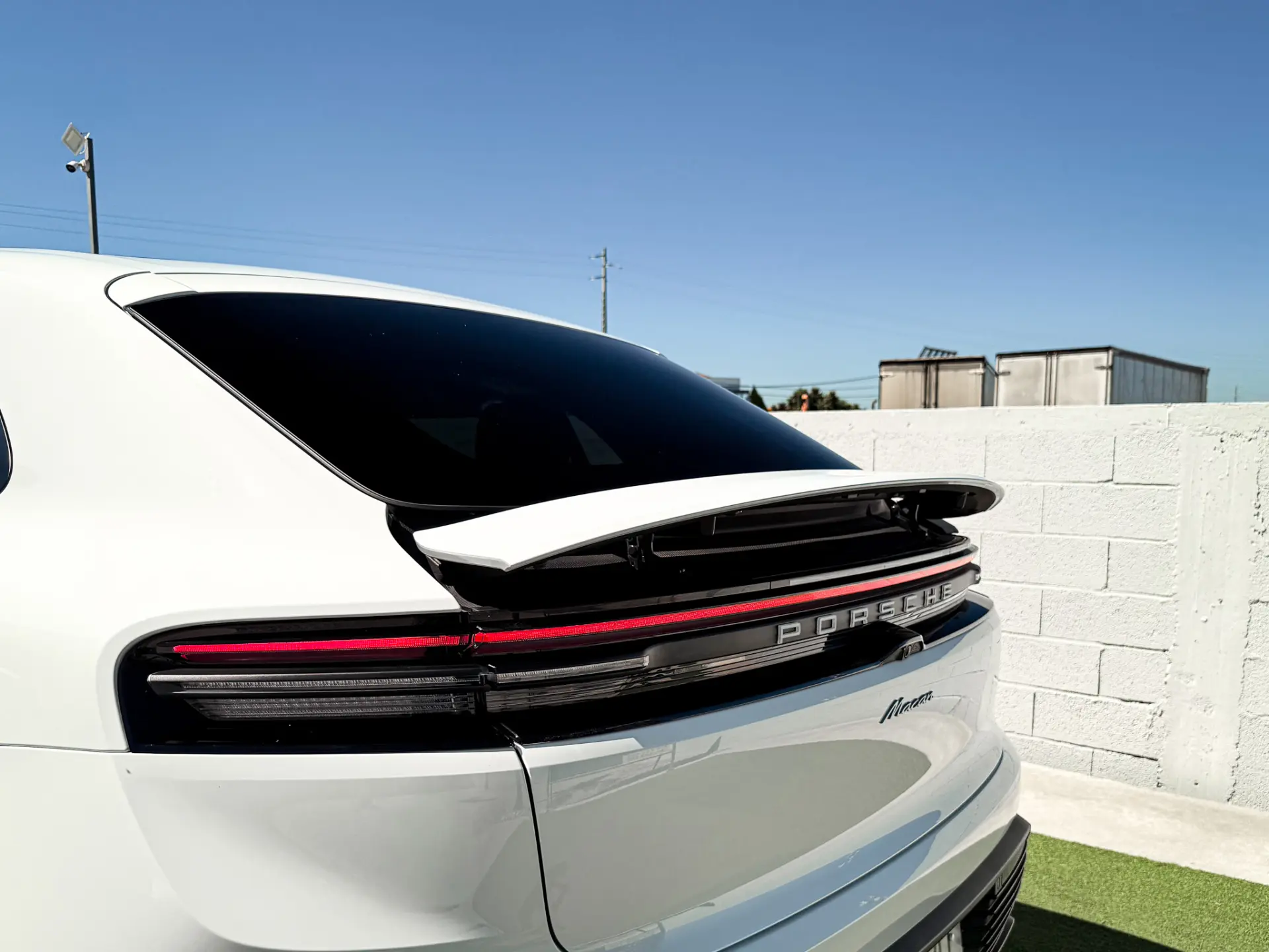 Porsche Macan Electric 14