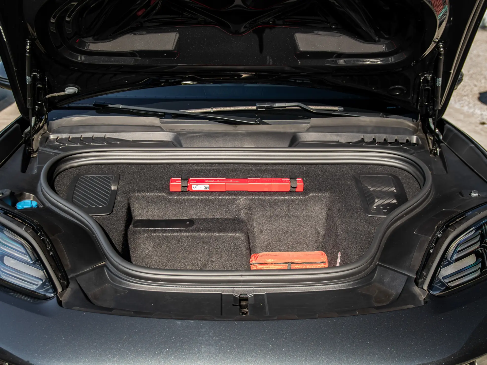 Porsche Macan Electric 4S 53