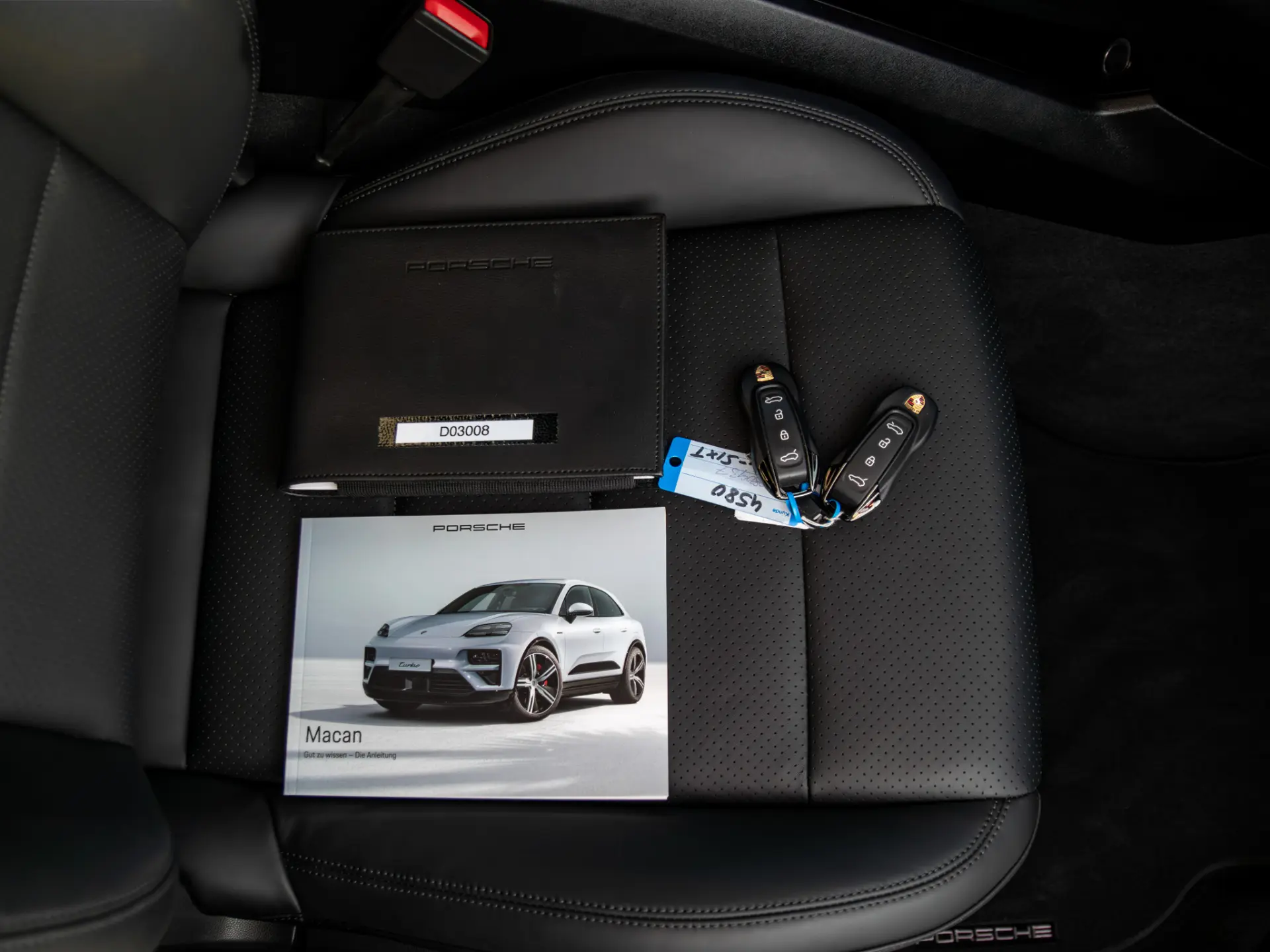 Porsche Macan Electric 41
