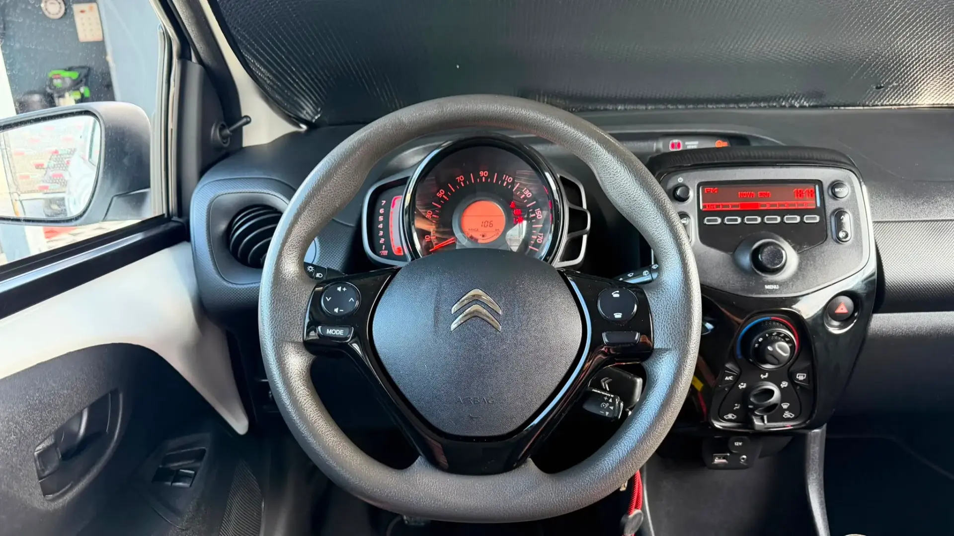 Citroen C1 1.2 VTi Shine 23