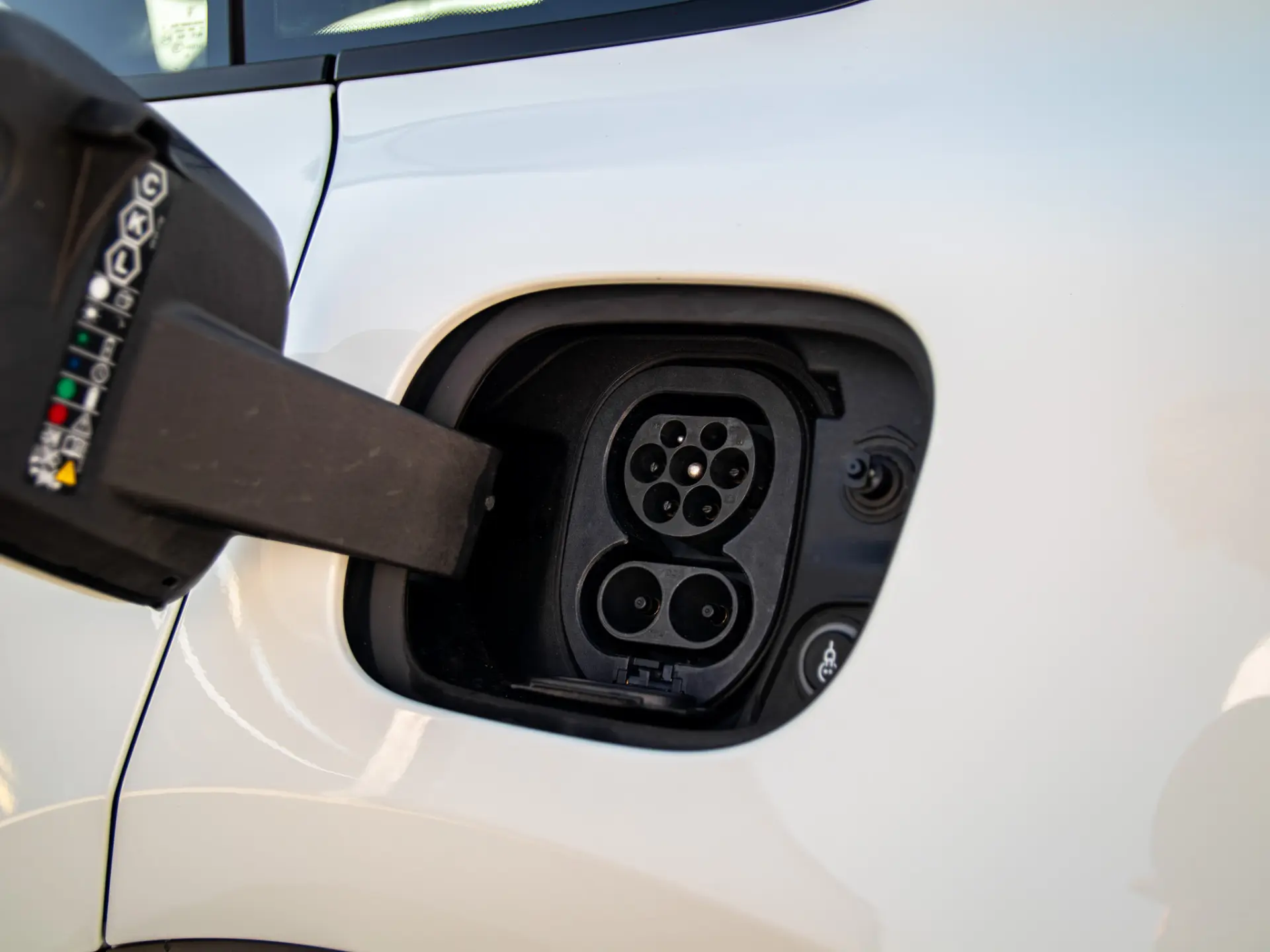 Porsche Macan Electric 15