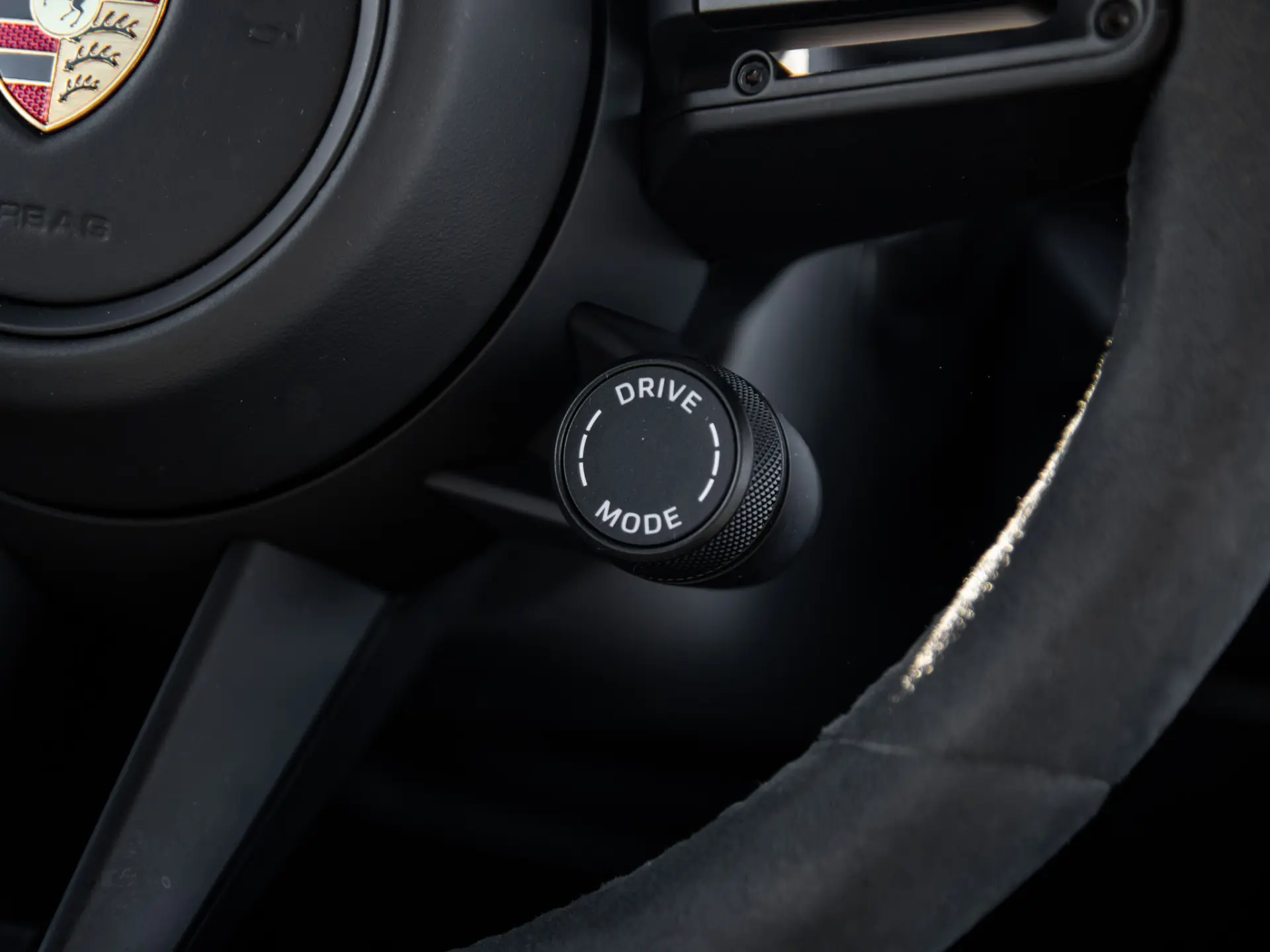 Porsche Macan Electric 4S 26