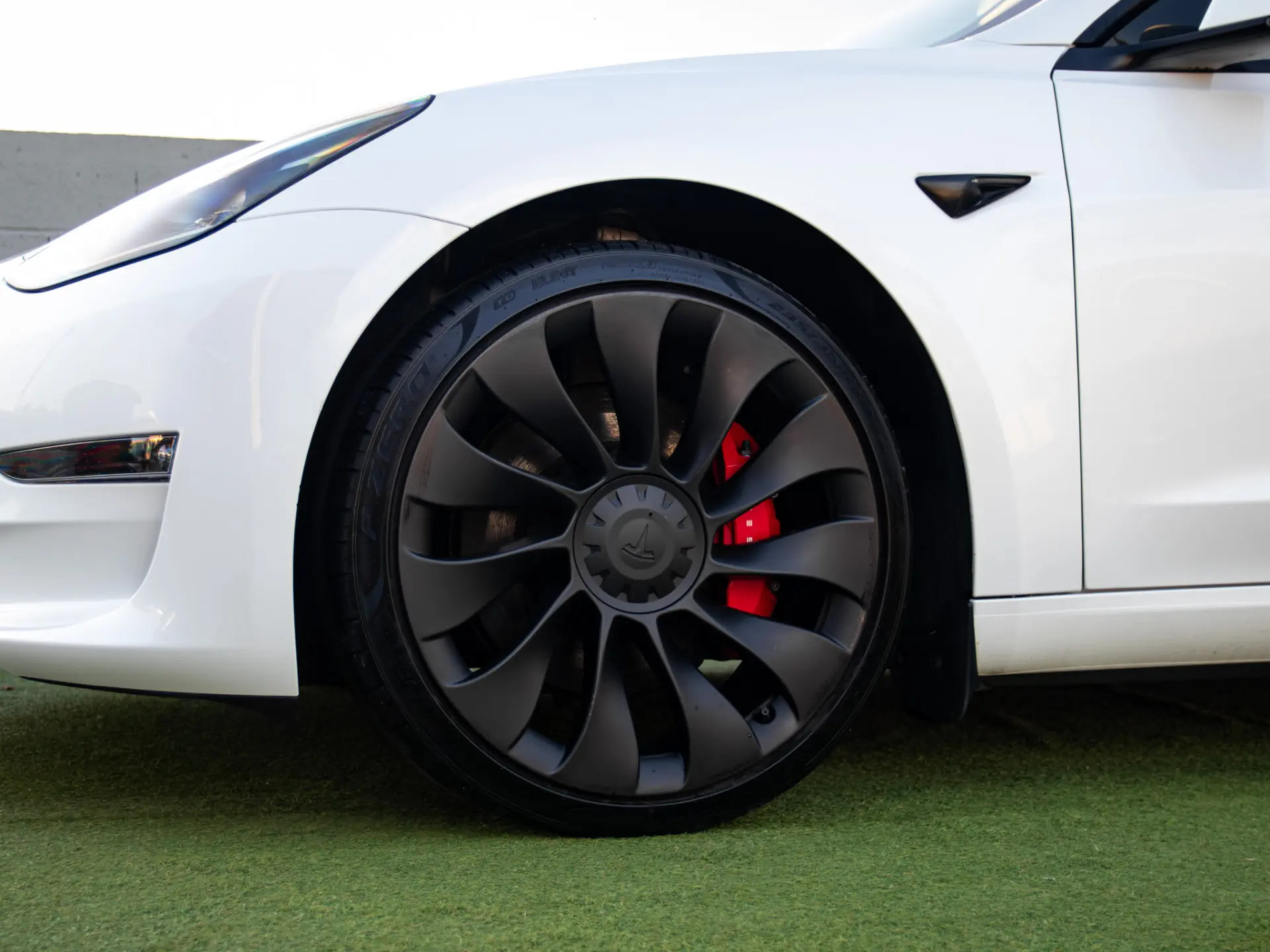 Tesla Model 3 Performance Dual Motor AWD 14