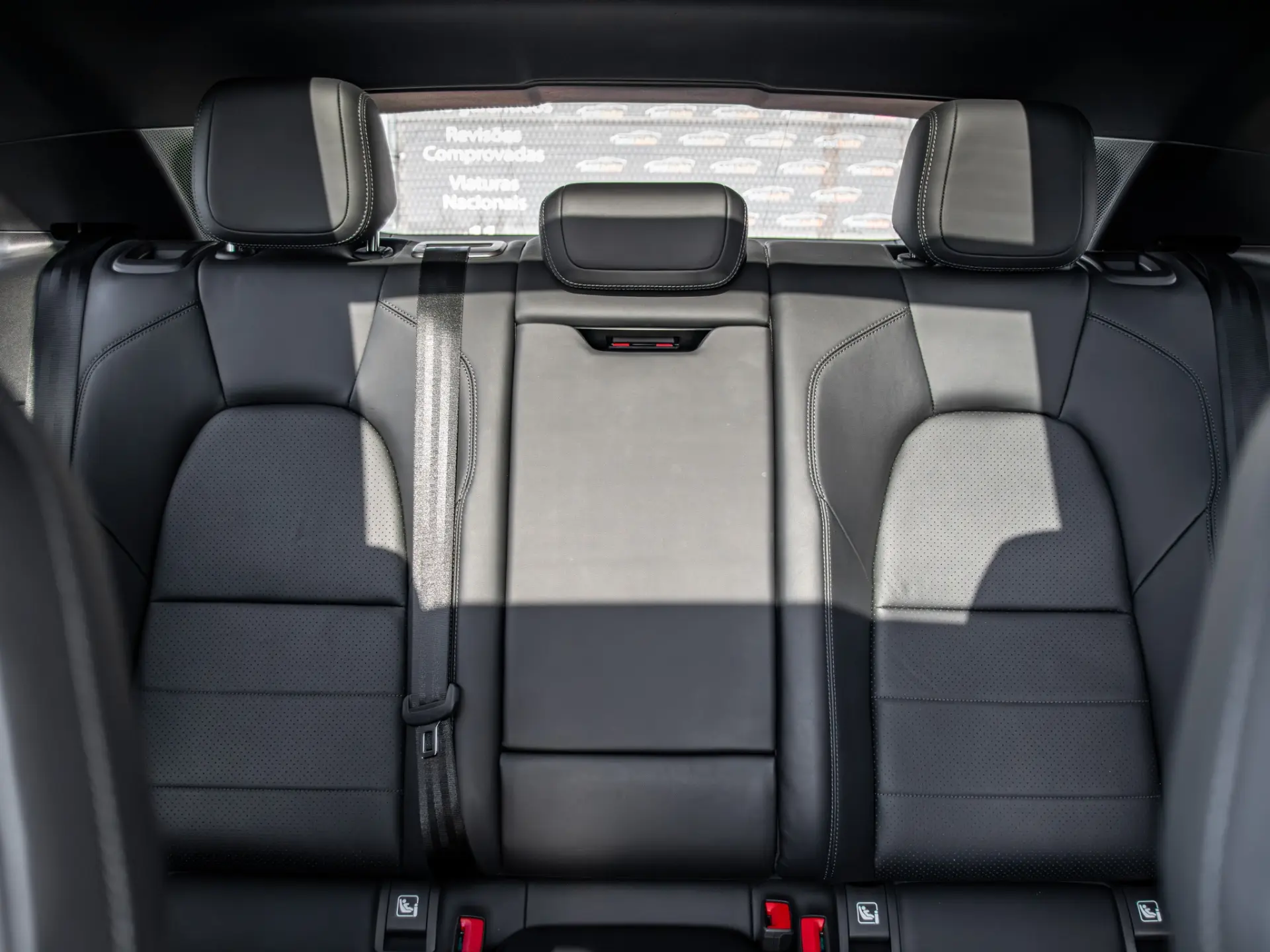 Porsche Macan Electric 4S 22