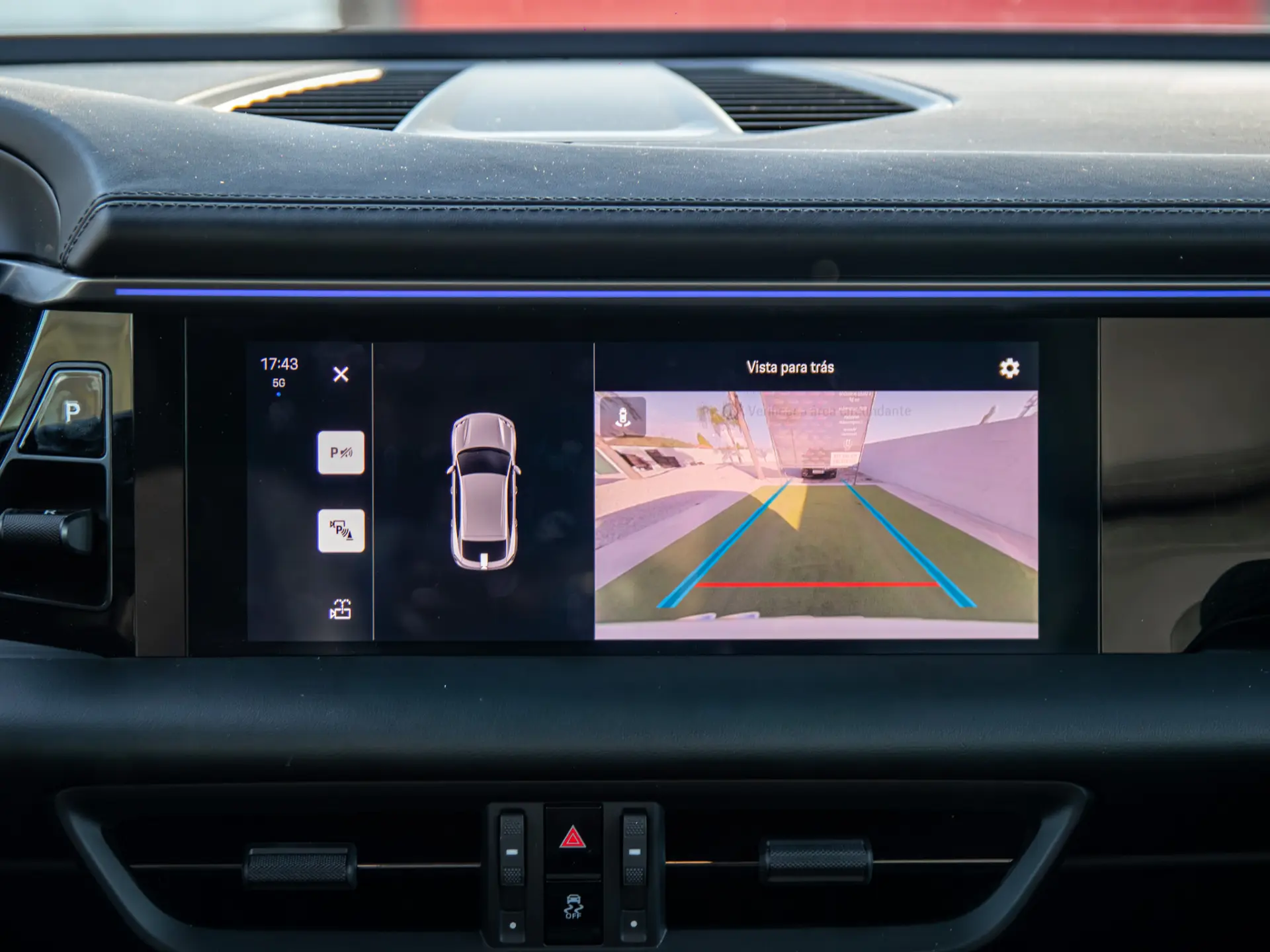 Porsche Macan Electric 33
