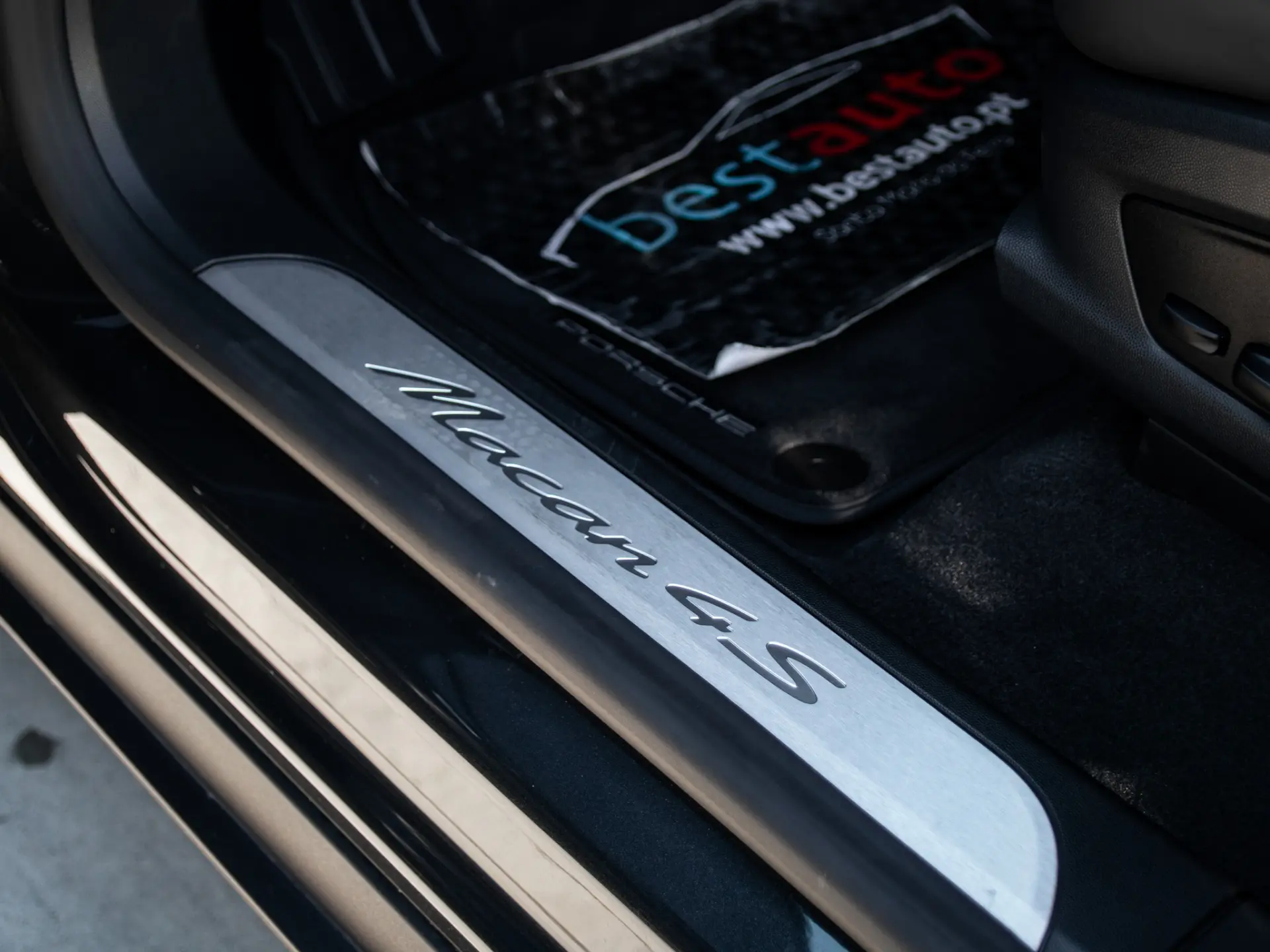 Porsche Macan Electric 4S 48