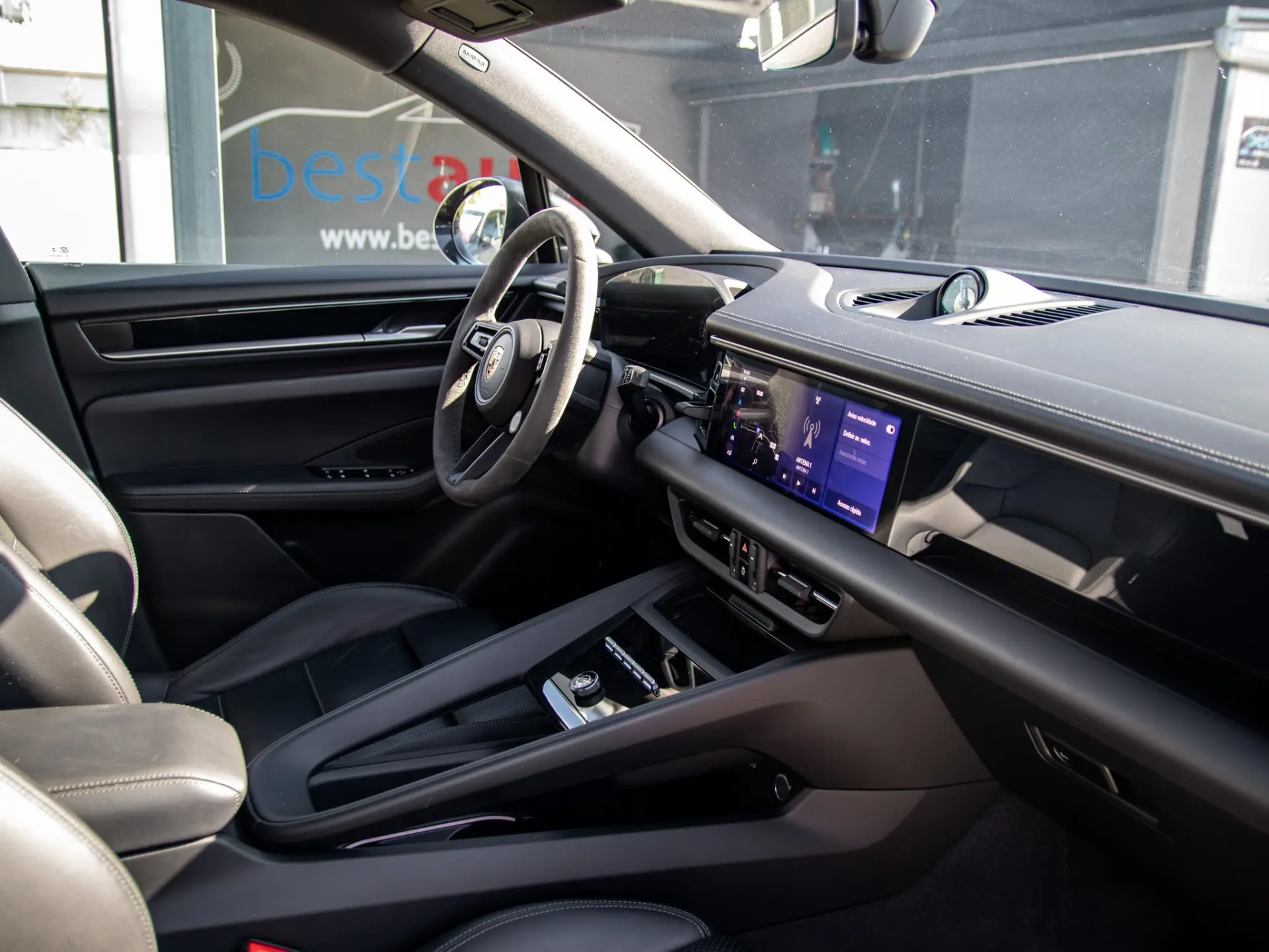 Porsche Macan Electric 4S 44