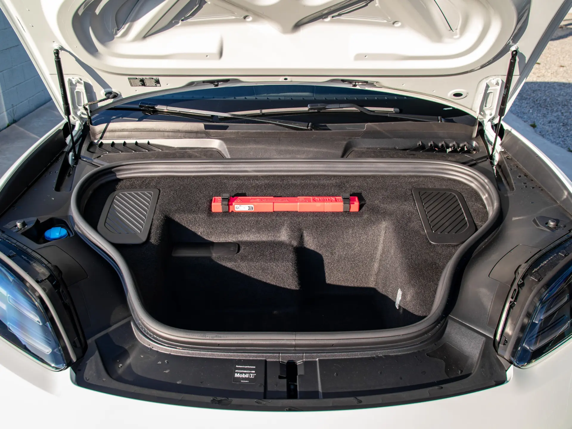 Porsche Macan Electric 42