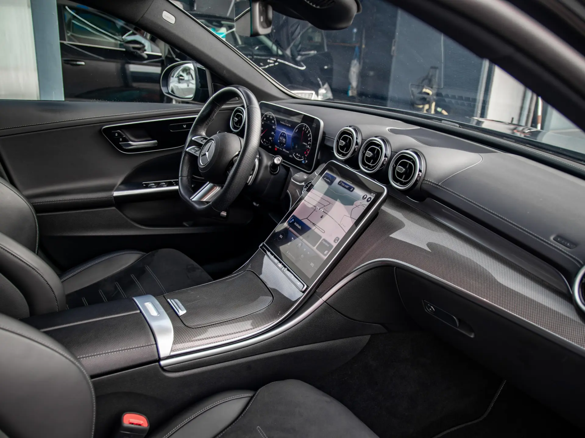 Mercedes-Benz C 300 e T 9G-TRONIC AMG Line 38