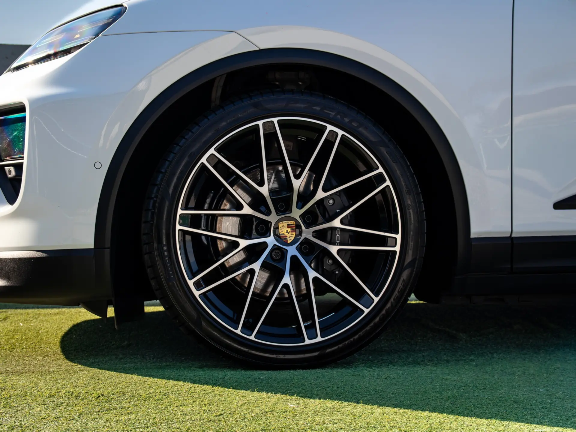 Porsche Macan Electric 16