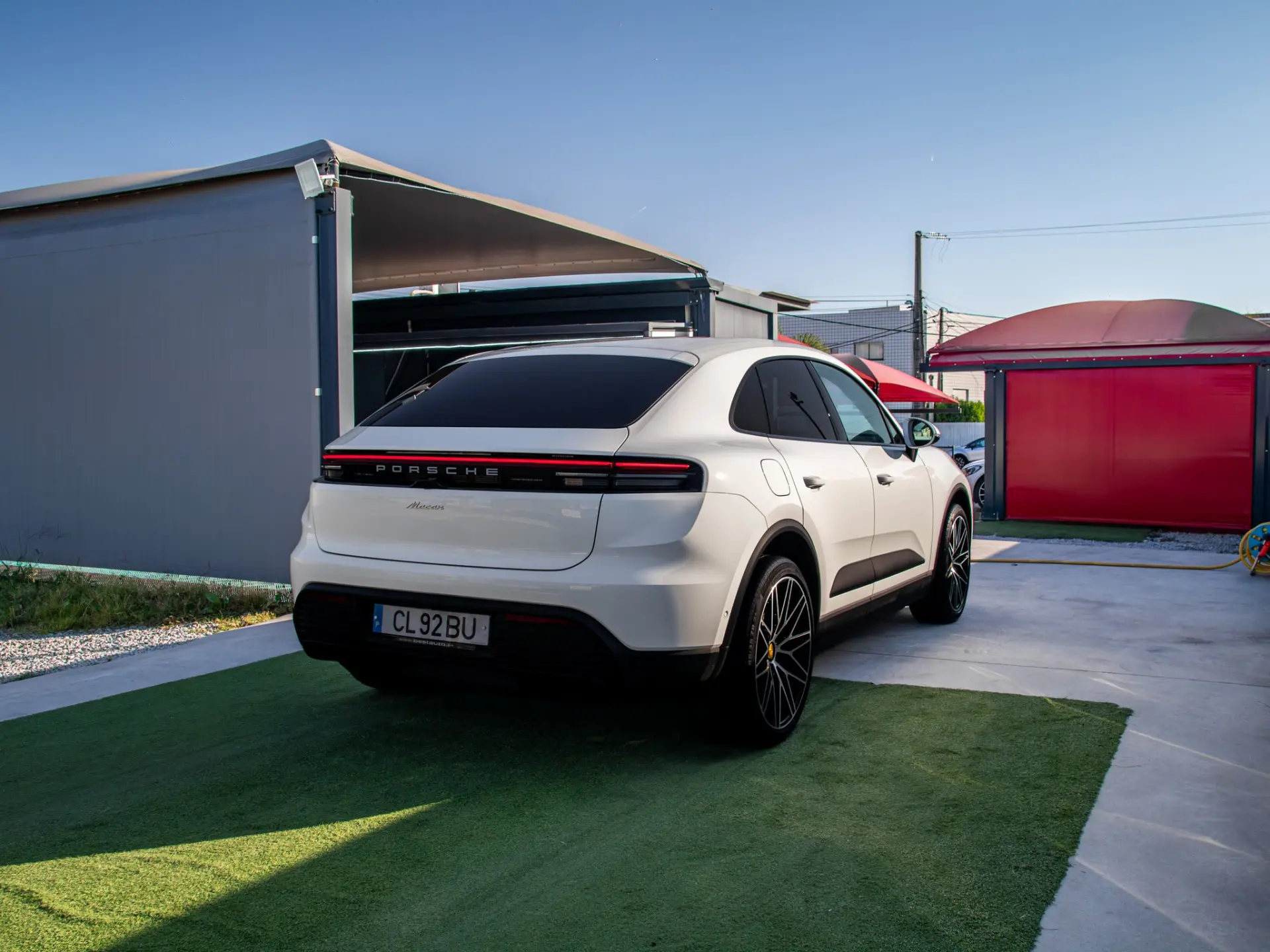 Porsche Macan Electric 6