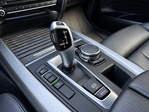 BMW X5 25 d sDrive Comfort 7L 9