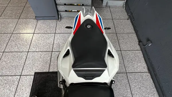 BMW S 1000 RR Tricolor 11