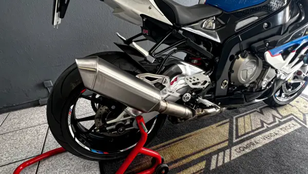 BMW S 1000 RR Tricolor 8