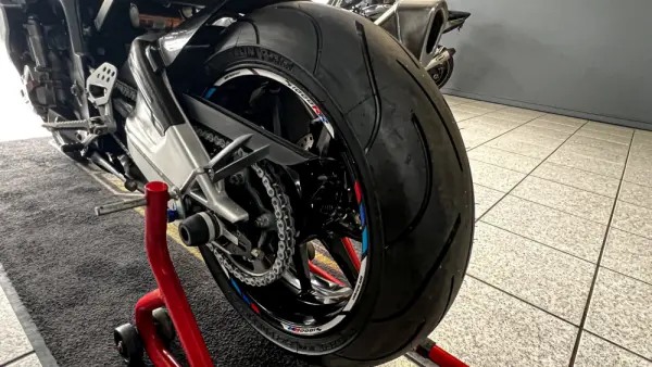 BMW S 1000 RR Tricolor 18