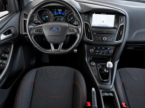 Ford Focus 1.0 EcoBoost ST-Line 7