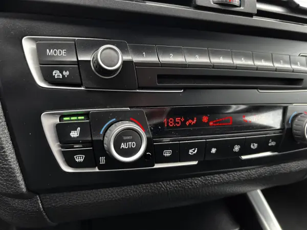 BMW 118 d Pack M 11